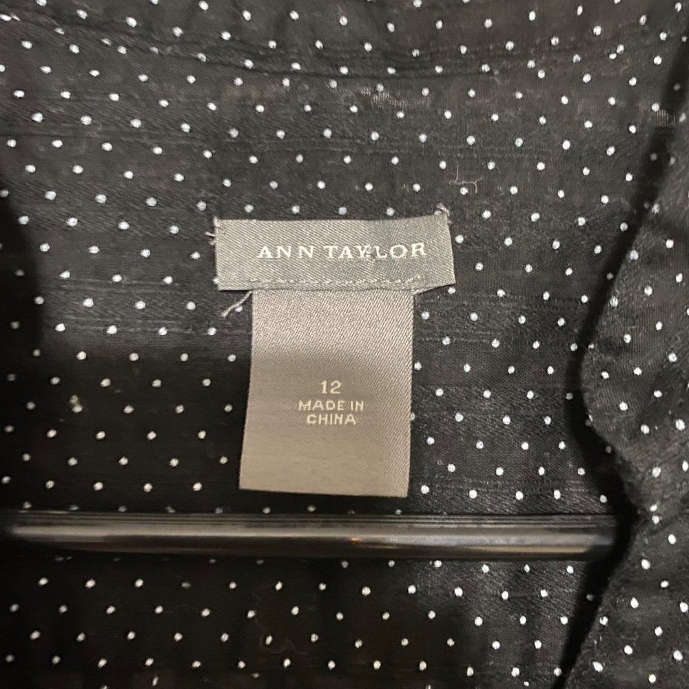 Ann Taylor black polka dot, shirt sleeve vneck blouse - Picture 3 of 4